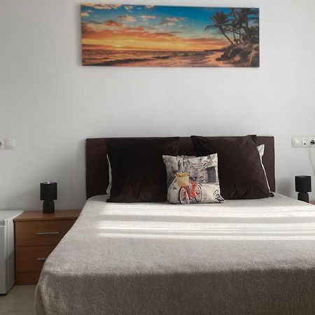 Room With Private Bathroom And Balcony Nearby The Mercado Central, Center And Beach Alicante Exteriör bild