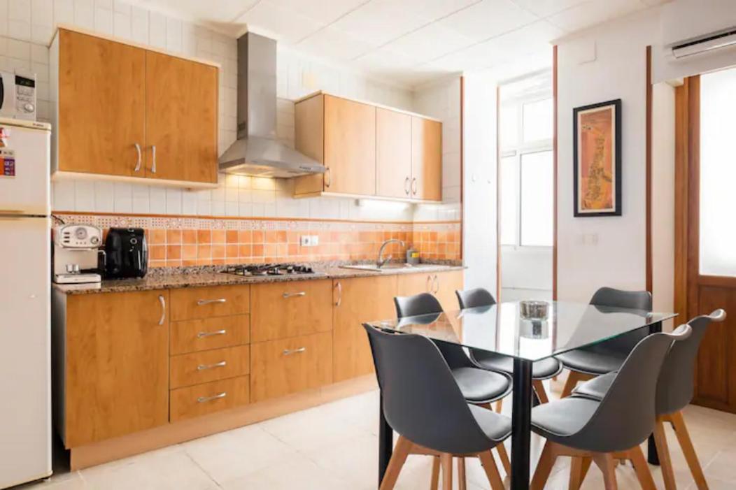 Room With Private Bathroom And Balcony Nearby The Mercado Central, Center And Beach Alicante Exteriör bild