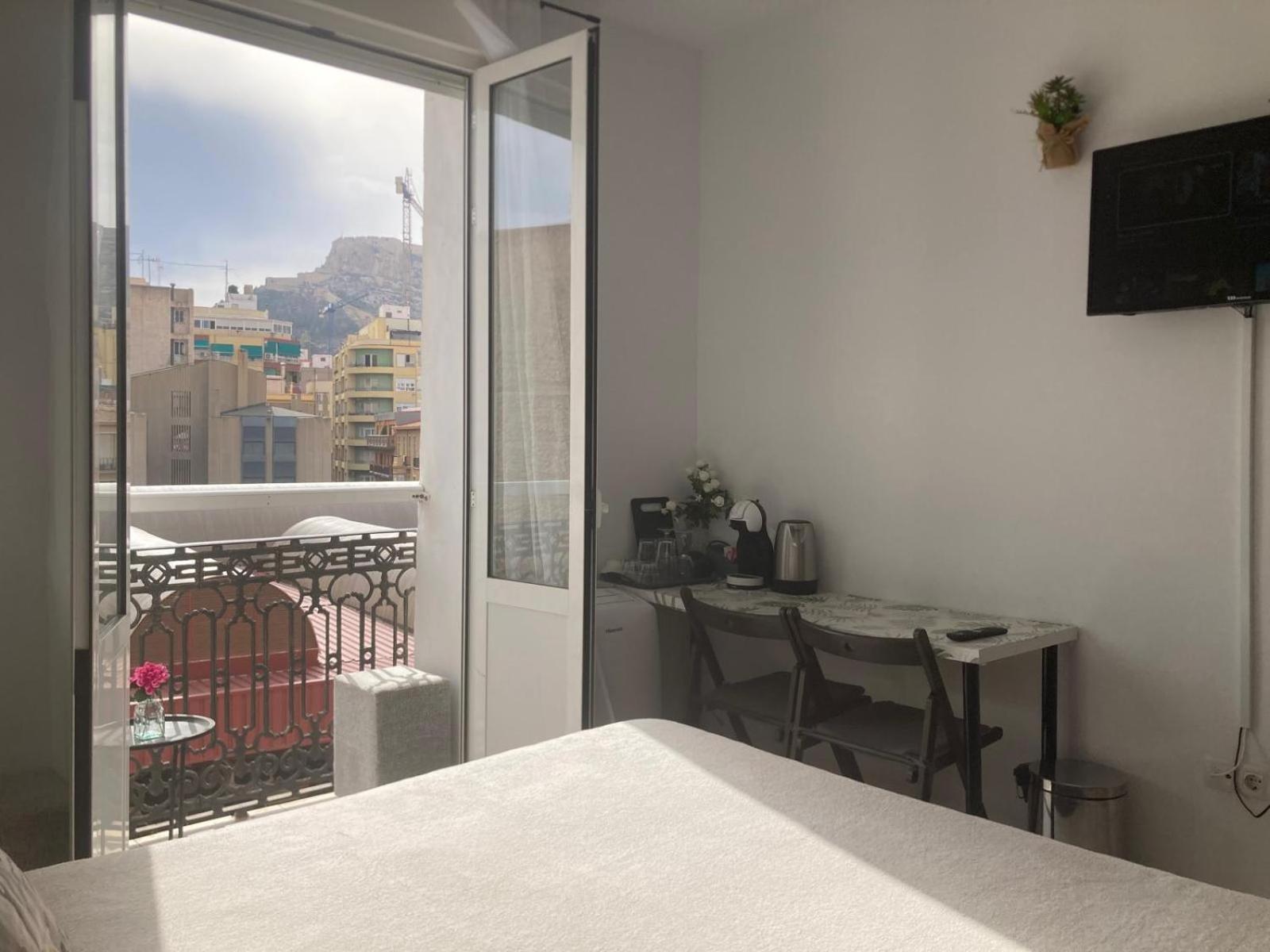 Room With Private Bathroom And Balcony Nearby The Mercado Central, Center And Beach Alicante Exteriör bild