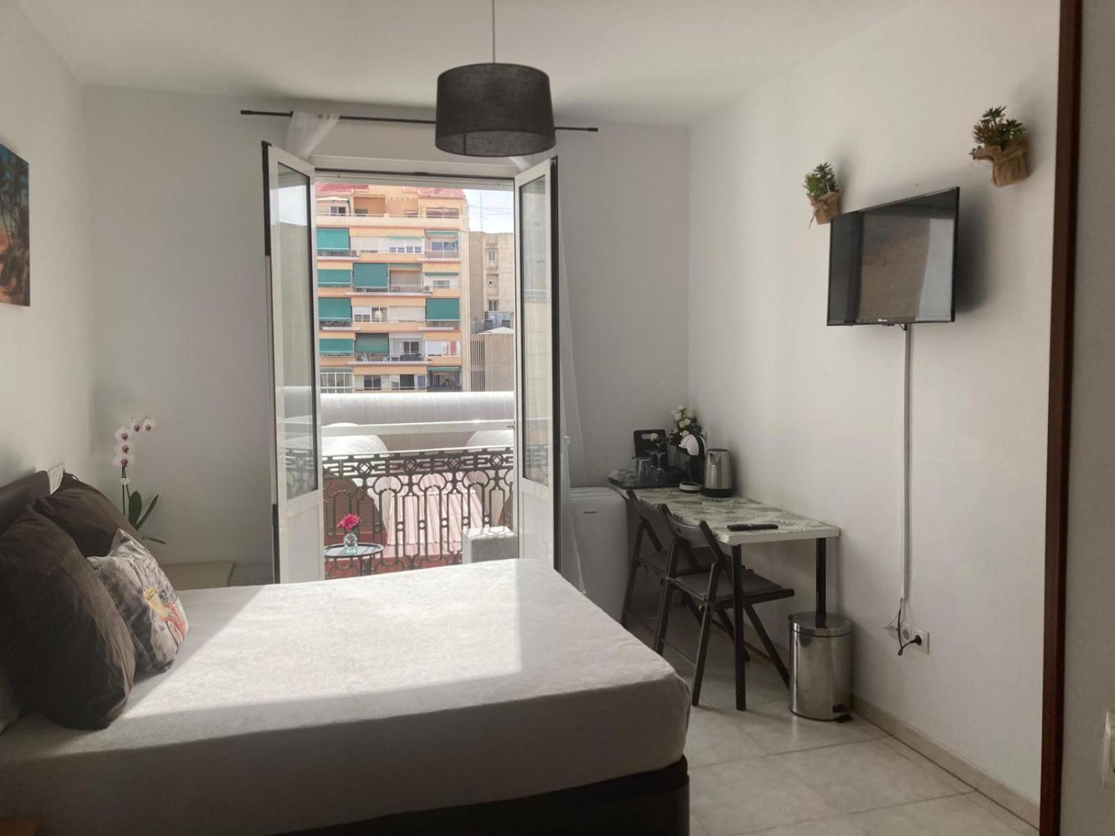 Room With Private Bathroom And Balcony Nearby The Mercado Central, Center And Beach Alicante Exteriör bild