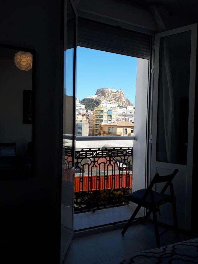 Room With Private Bathroom And Balcony Nearby The Mercado Central, Center And Beach Alicante Exteriör bild